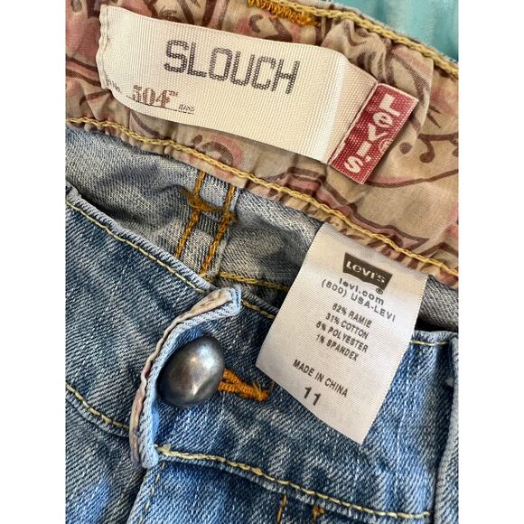 Vintage Levi’s 504 cut off Light Wash denim jean shorts - Picture 6 of 6